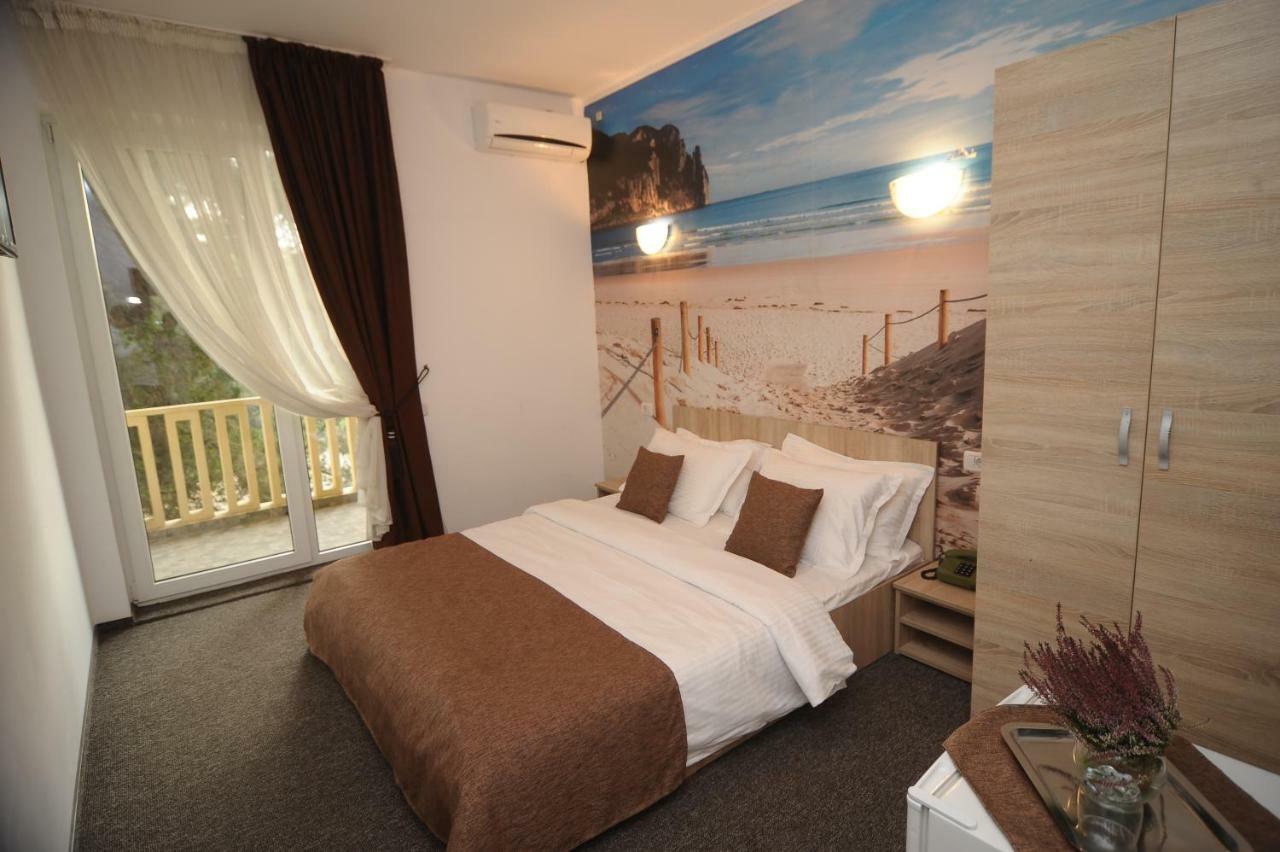 Hotel Pinguin Eforie Nord Exteriör bild
