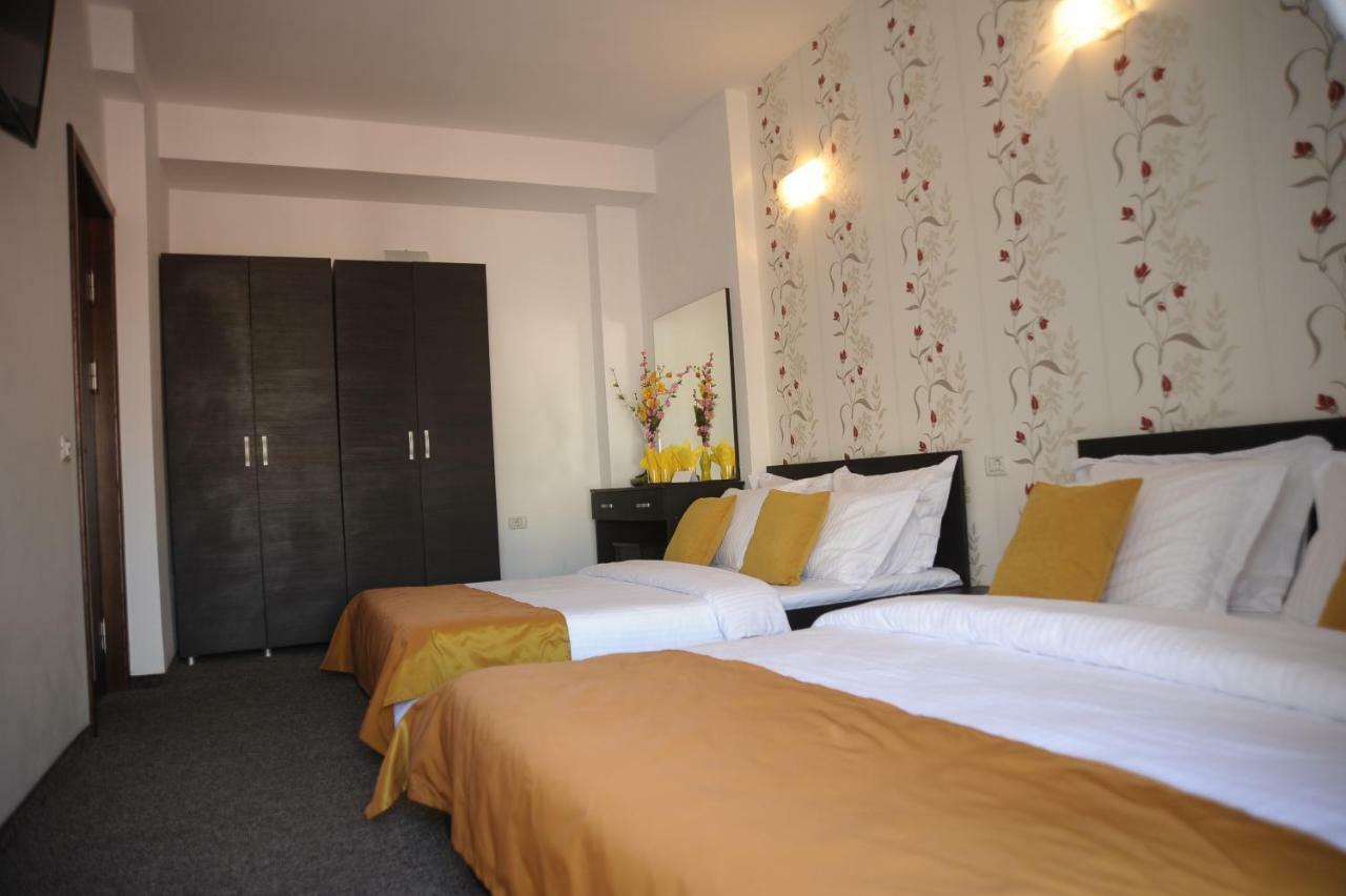 Hotel Pinguin Eforie Nord Exteriör bild